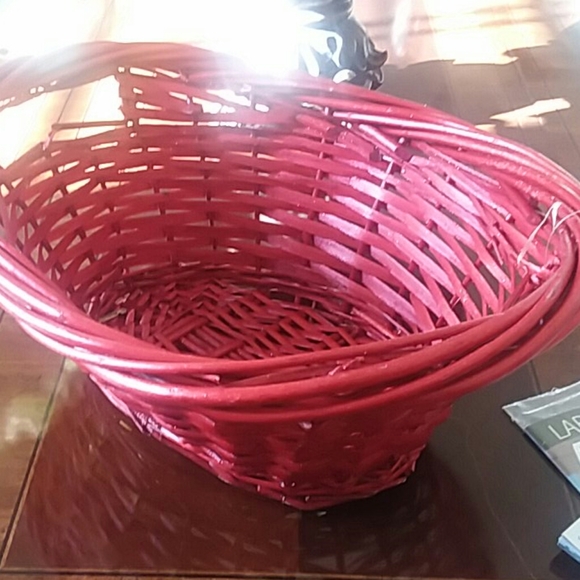 Red basket - Picture 1 of 1